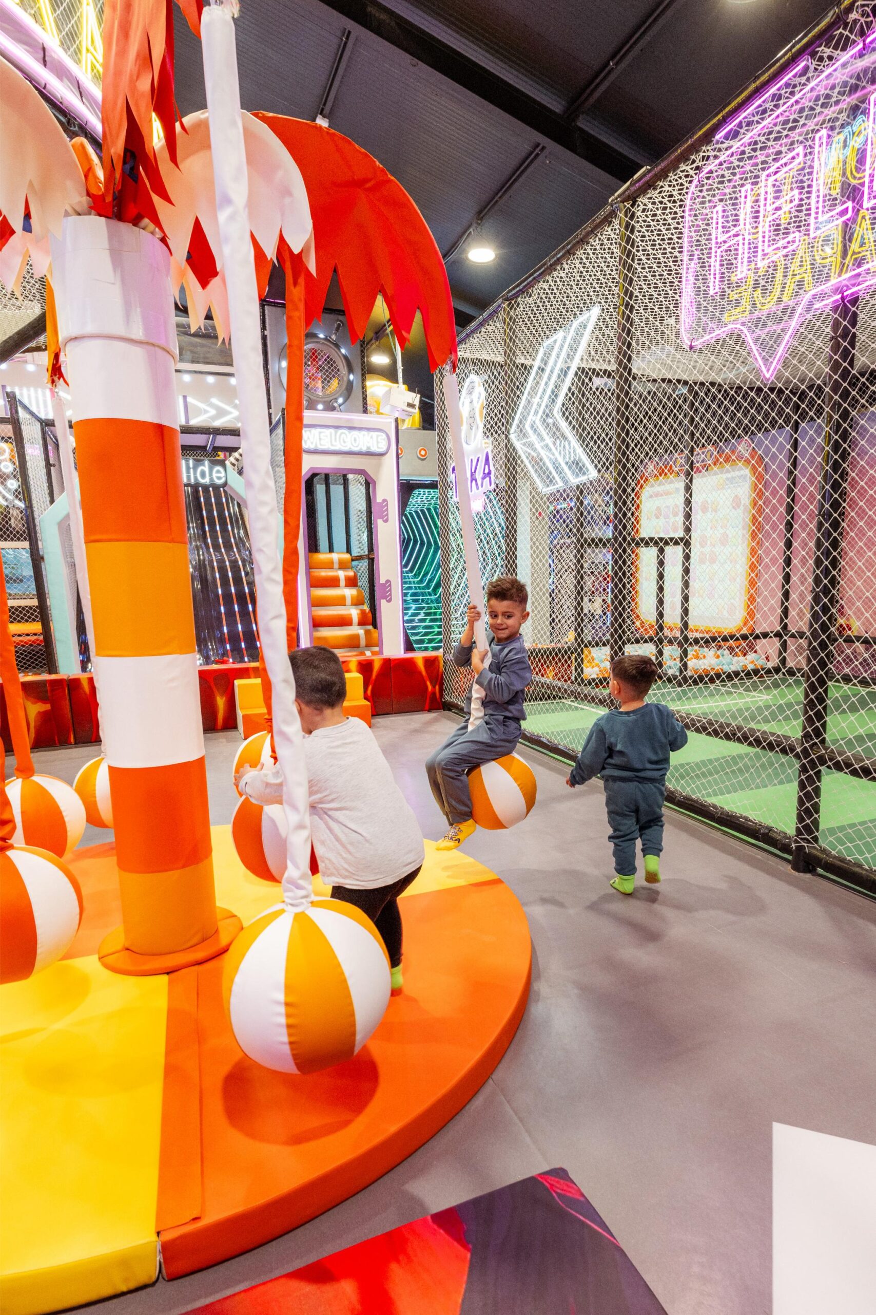 Niños jugando en TAKA Fun Park