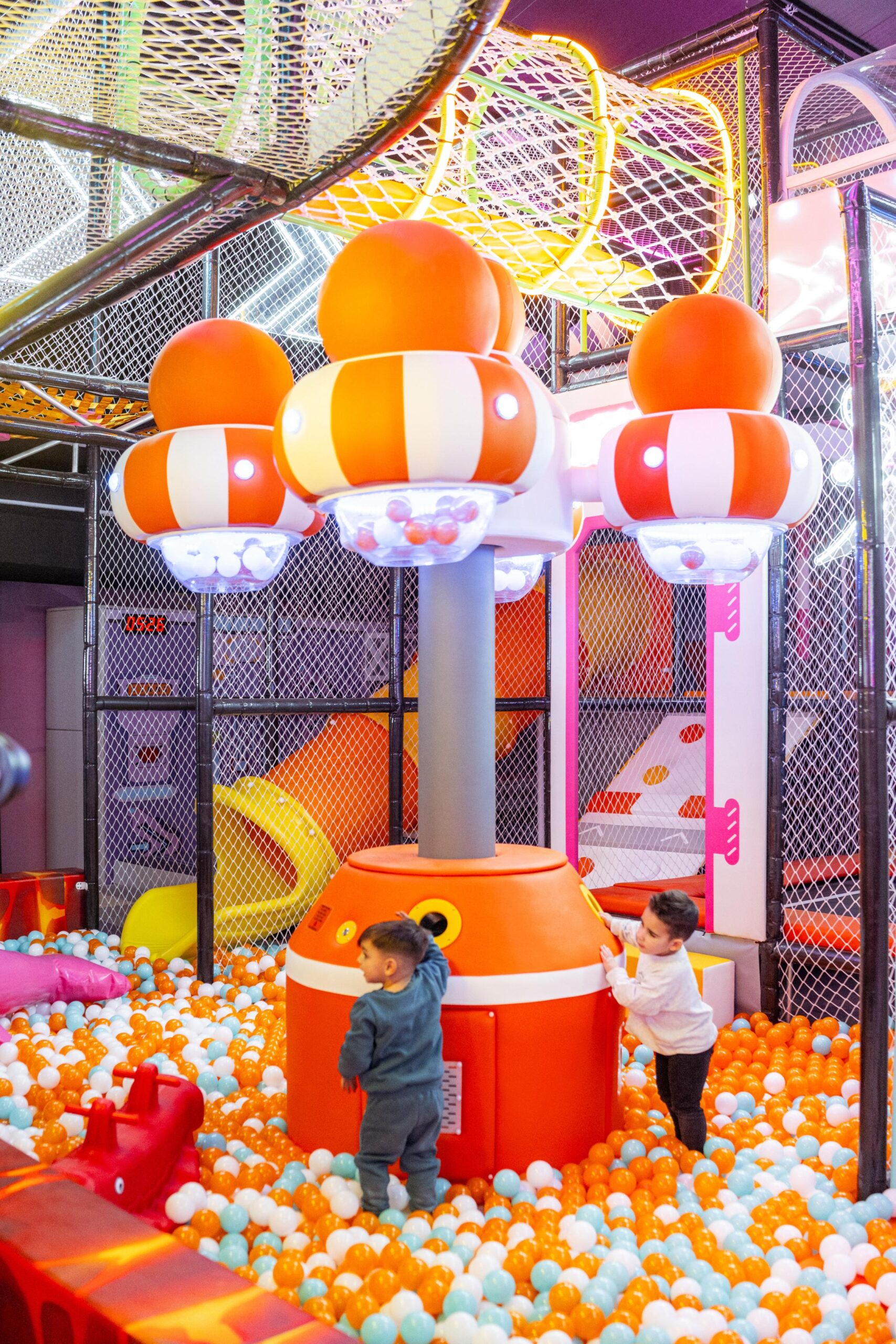 Niños jugando en TAKA Fun Park