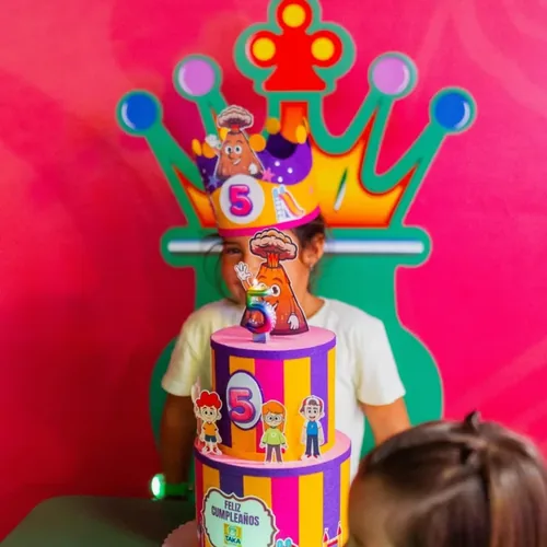 Tarta de cumpleaños con corona