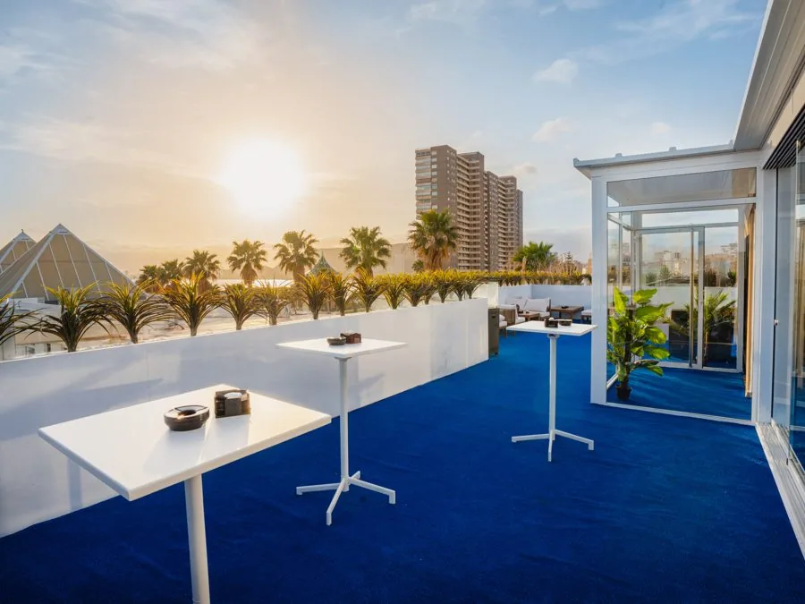 Terraza de Zielo al atardecer, en TAKA Fun Park